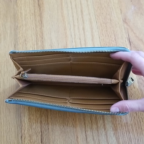 Fossil Zip Clutch Wallet, in teal - Picture 5 of 9